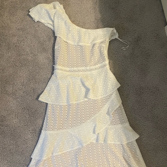 NWT White one shoulder Gianni Bini crochet lace dress XS - Picture 4 of 6